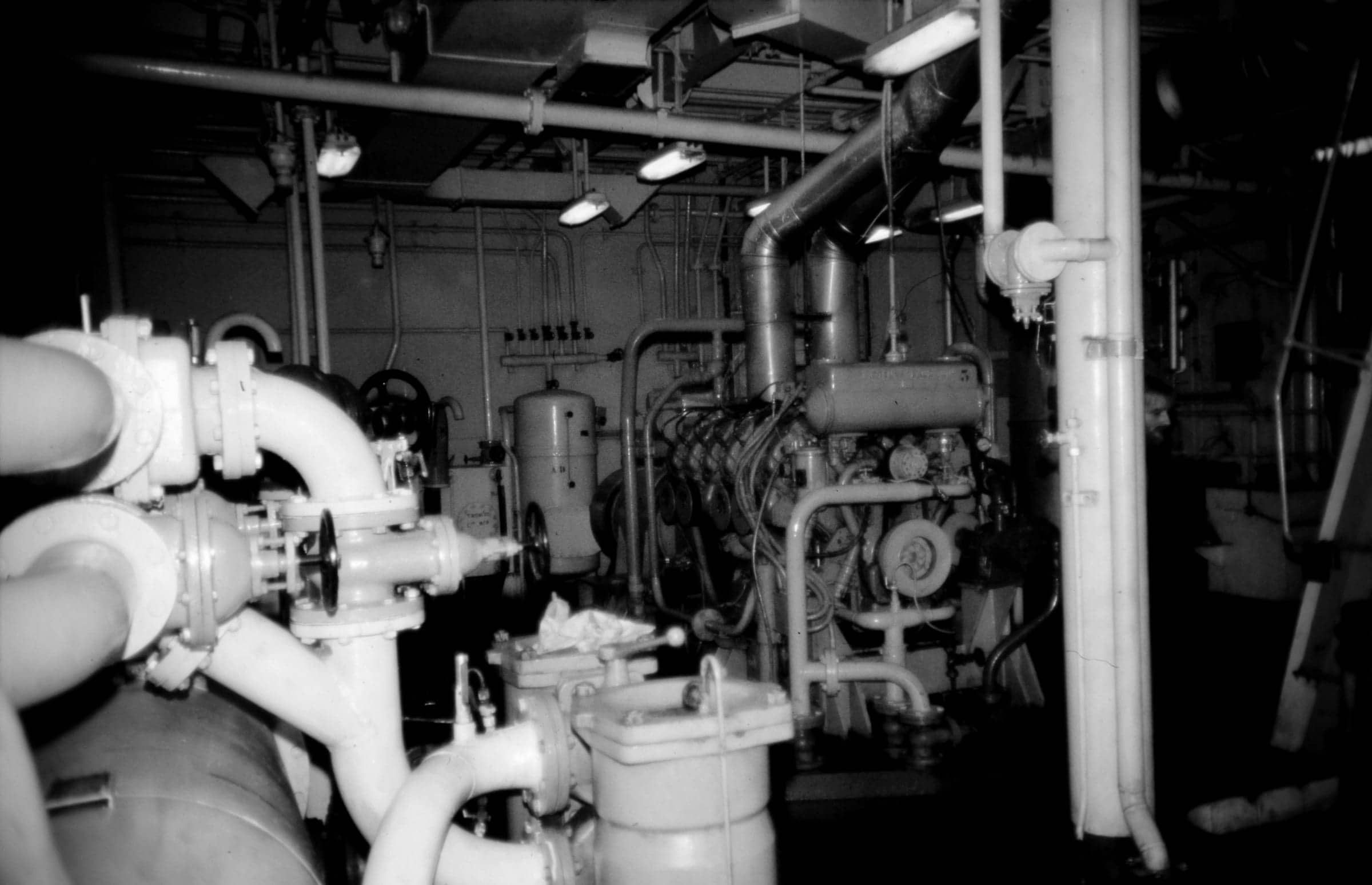 Diesel generator sets producing a ship's electrical power