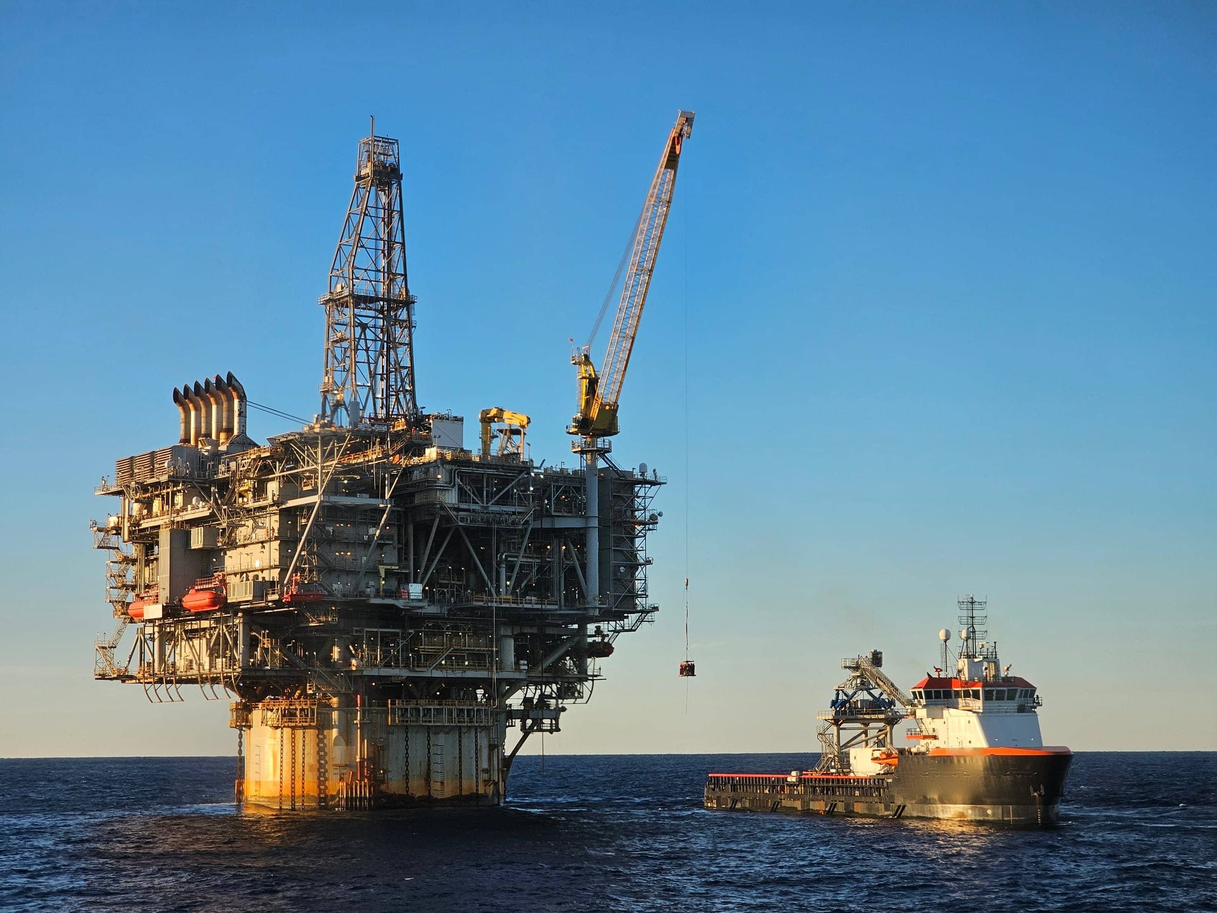 Supply vessel alongside an offshore platform